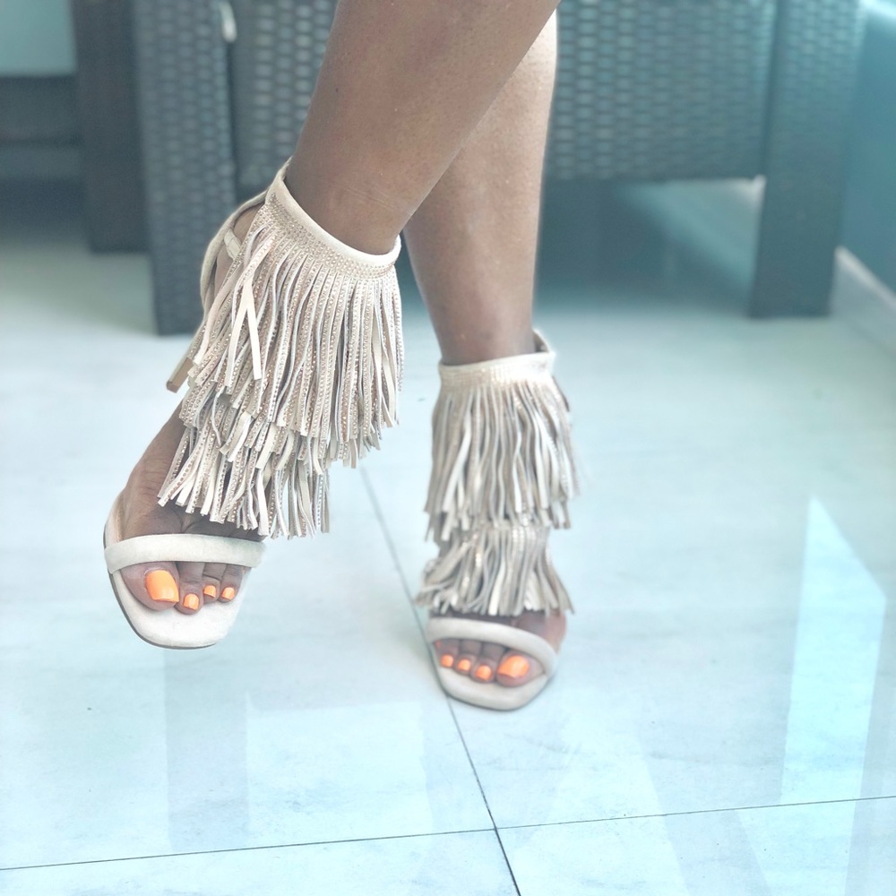 SOLD Sexy tan Steve Madden fringe pump- size 10